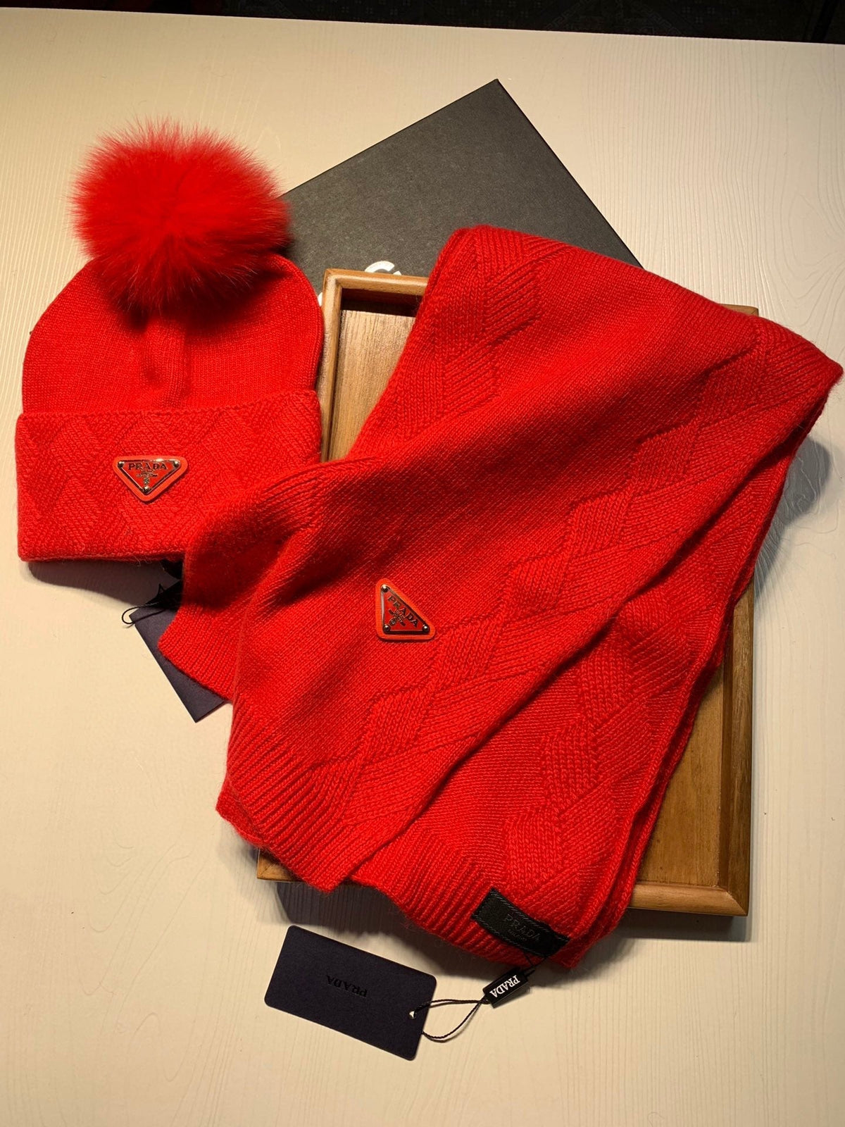 PRADA SET SCARF AND HAT IN CHERRY RED WOOL AND RABBIT FUR 416367