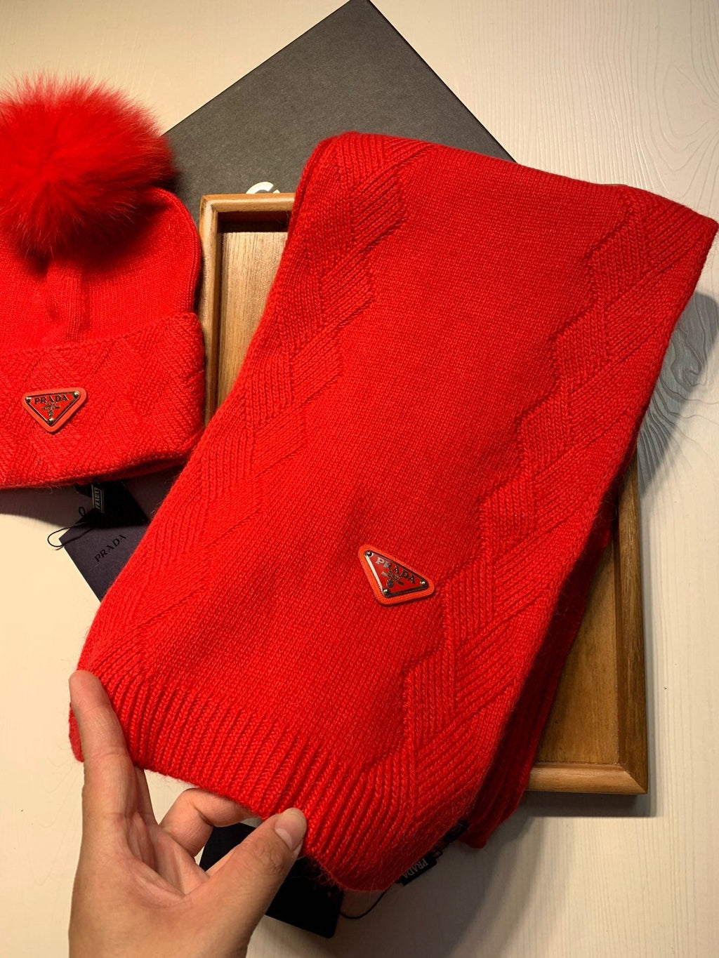 PRADA SET SCARF AND HAT IN CHERRY RED WOOL AND RABBIT FUR 416367