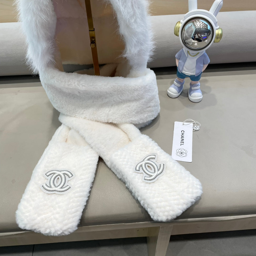 CHANEL BALACLAVA HAT IN WHITE FLEECE 422223