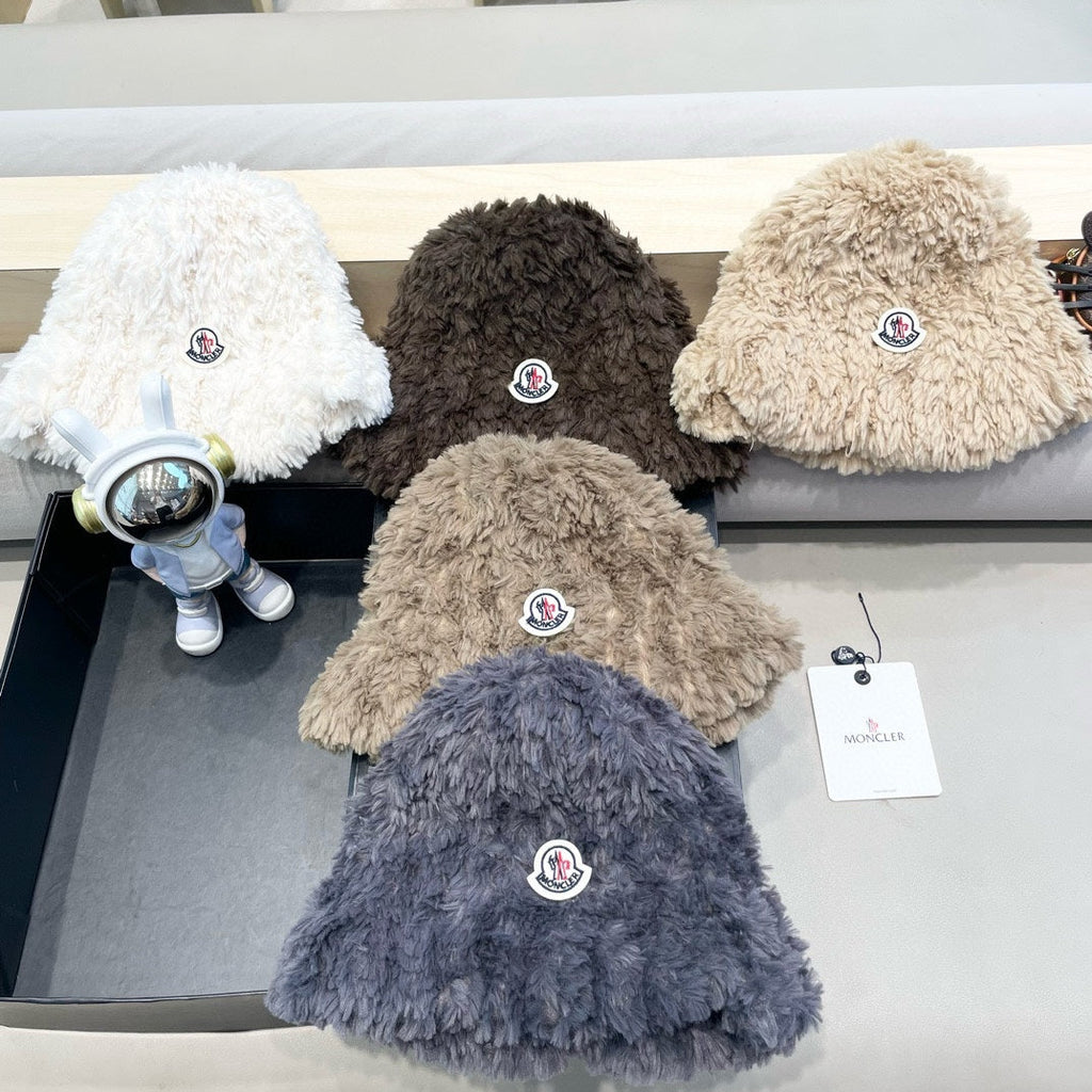 MONCLER BUCKET HAT IN PEANUT BROWN FLEECE 435042