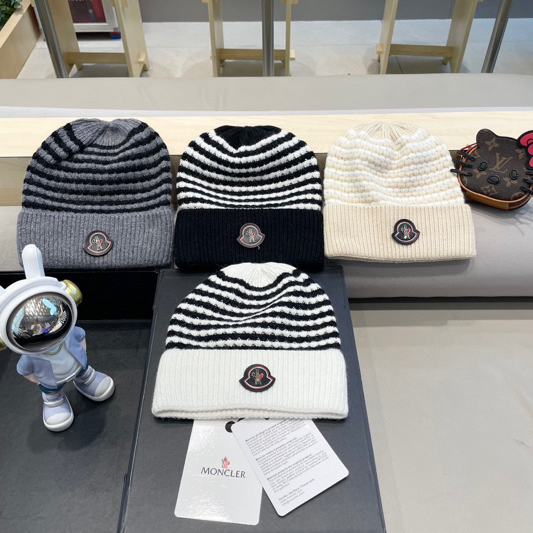 MONCLER BEANIE HAT IN WHITE MIX BLACK CASHMERE 436733